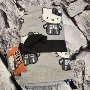Hello Kitty Gray and Black Bath Towel